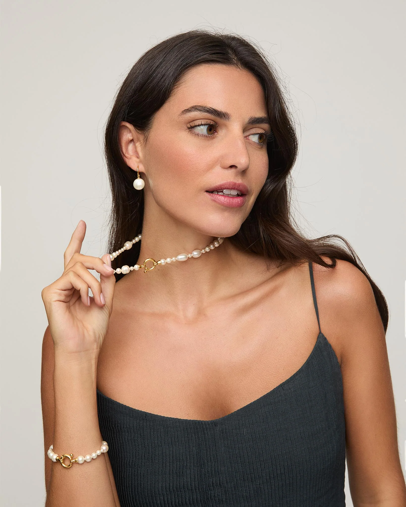 Alma - Wild Pearls auksinis vėrinys su 4-12mm perlu