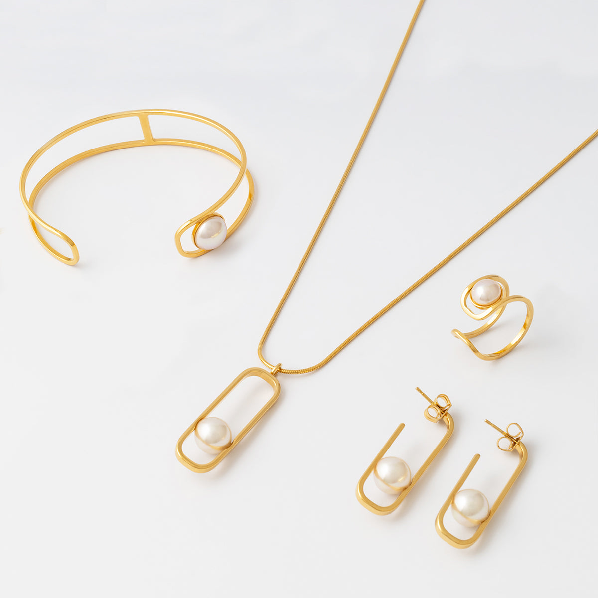 Colar Atenea Dourado Pérola 10mm